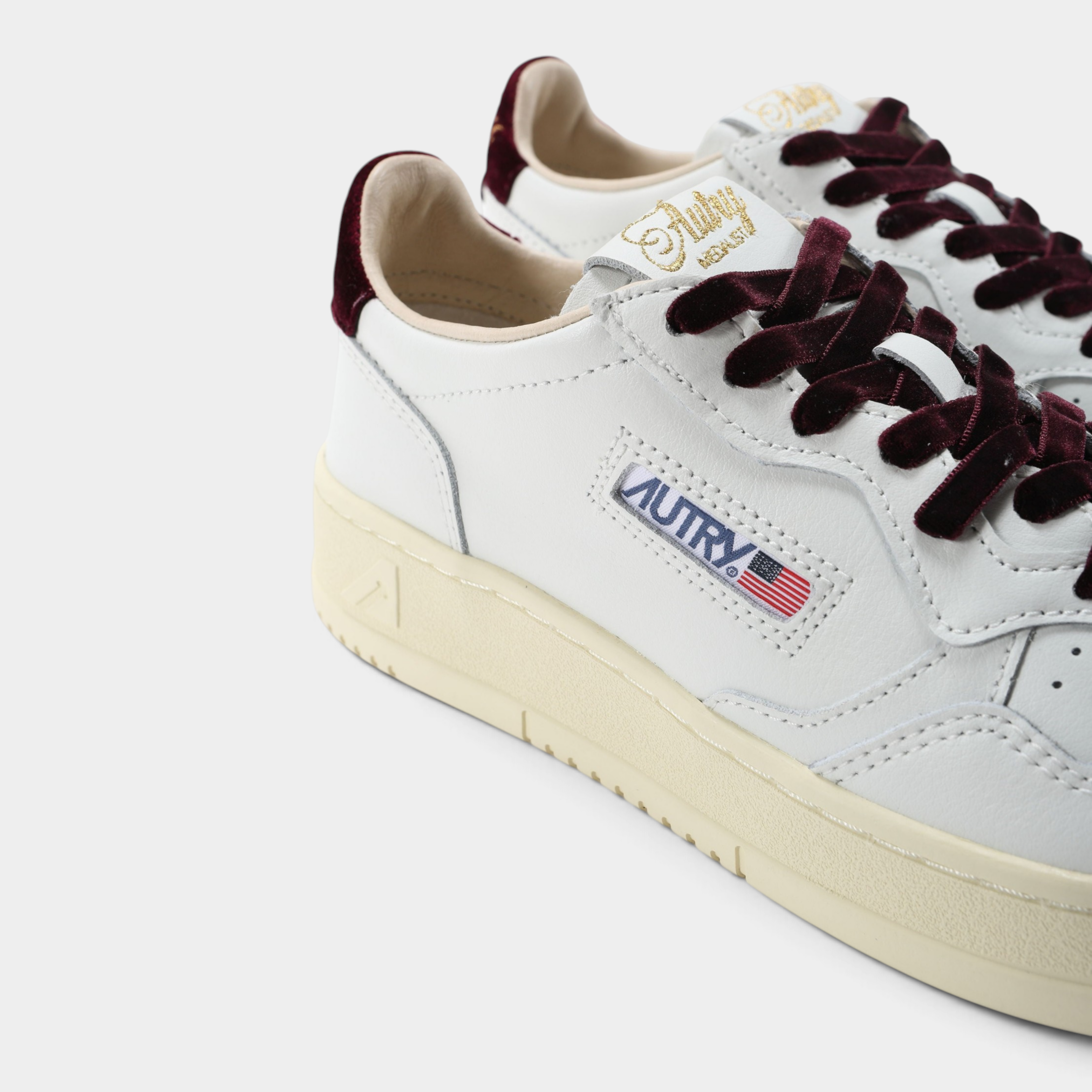 Autry Sneakers Medalist in pelle bianca e dettagli in velluto - Bordeaux