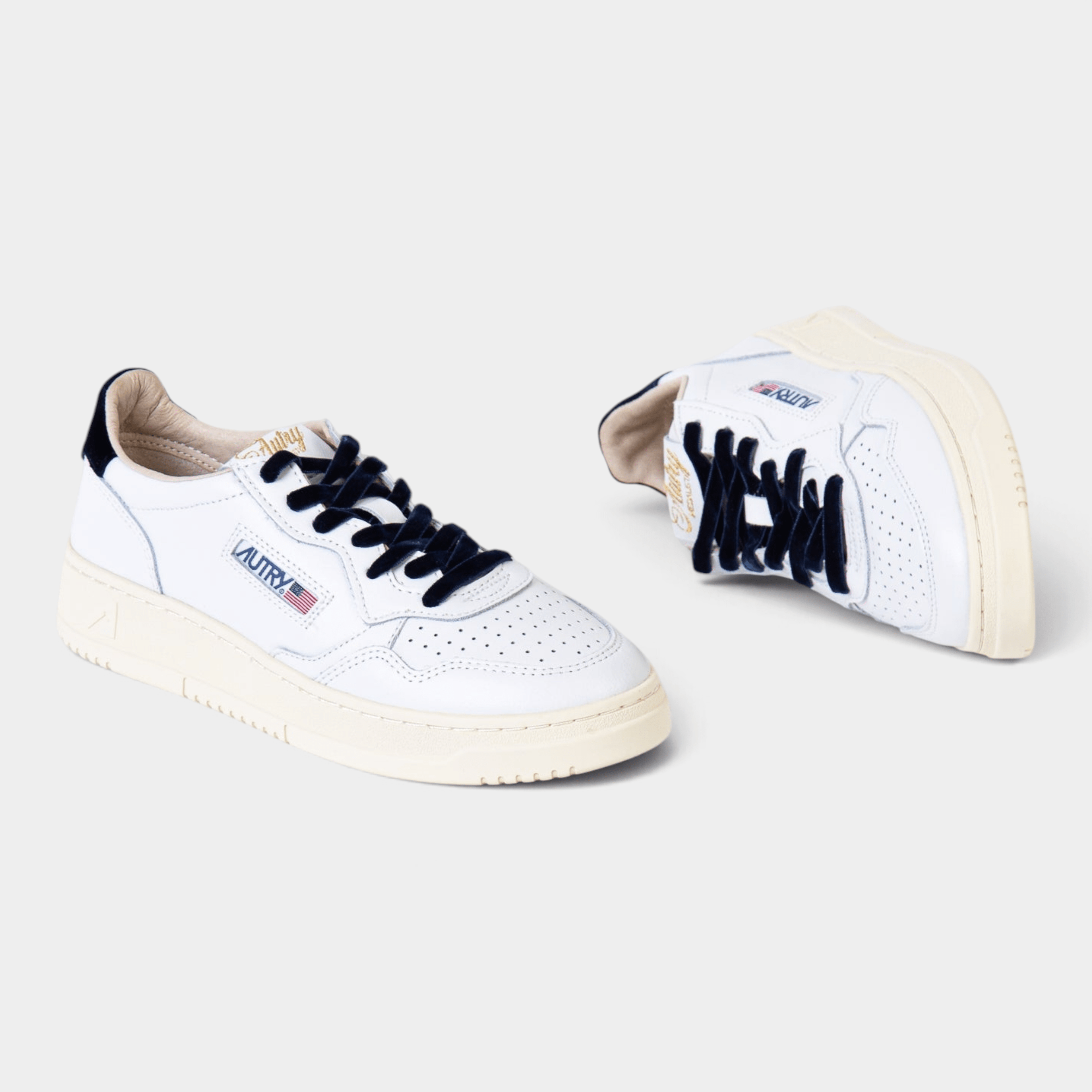 AUTRY - Autry Sneakers Medalist in pelle bianca e dettagli in velluto - Blu/3 - Hubert Humangoods