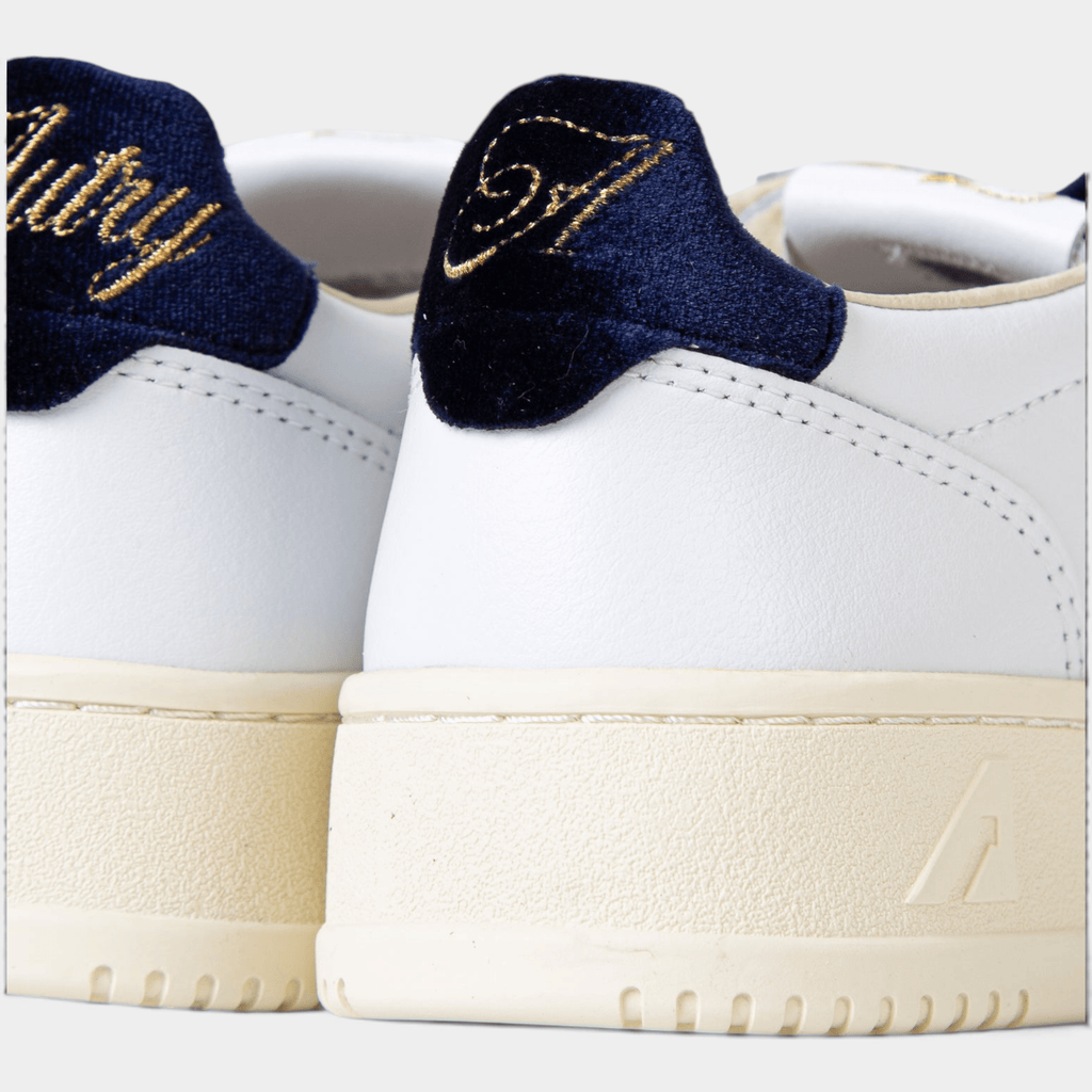 AUTRY - Autry Sneakers Medalist in pelle bianca e dettagli in velluto - Blu/7 - Hubert Humangoods