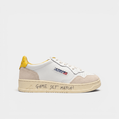 Autry Sneakers Medalist in pelle e suede con Lettering - Bianco e Giallo